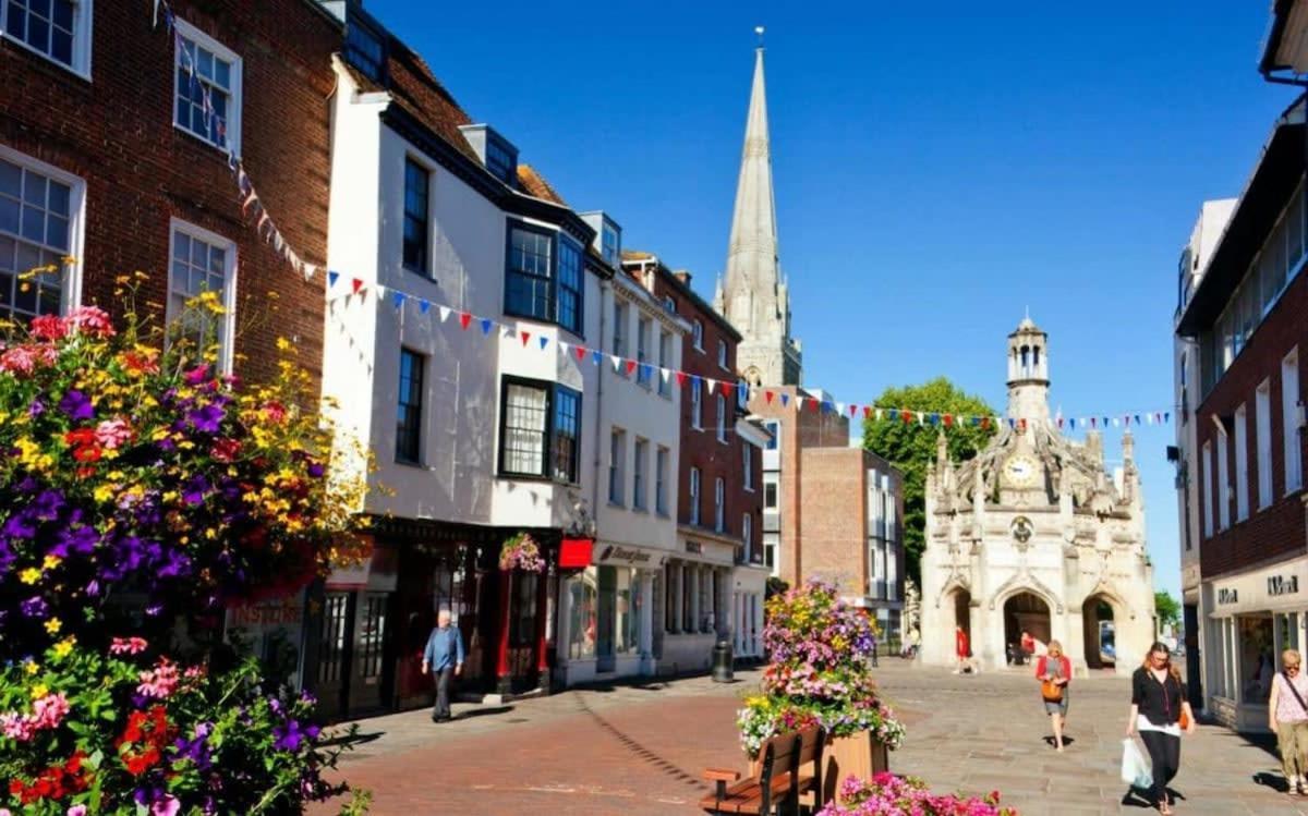 Stylish City Centre Apartment With Sauna Chichester Eksteriør bilde