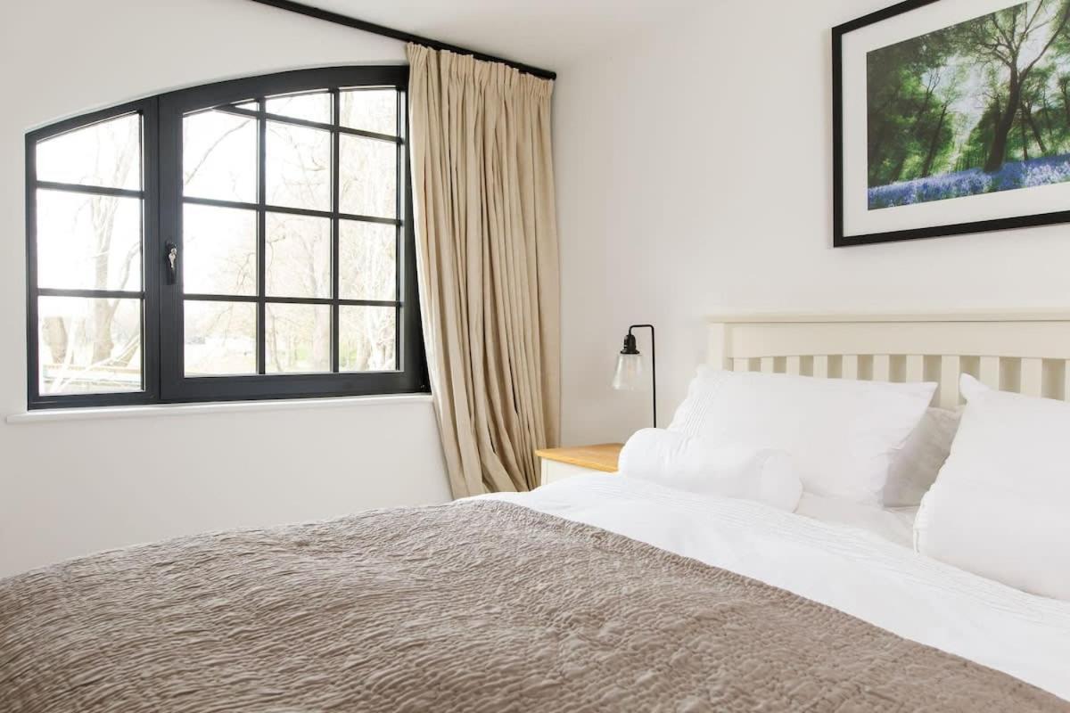 Stylish City Centre Apartment With Sauna Chichester Eksteriør bilde