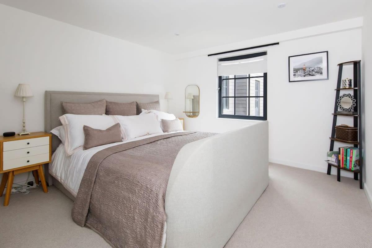 Stylish City Centre Apartment With Sauna Chichester Eksteriør bilde