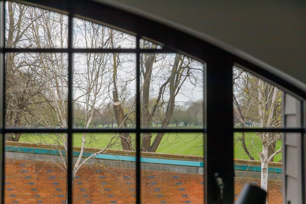Stylish City Centre Apartment With Sauna Chichester Eksteriør bilde