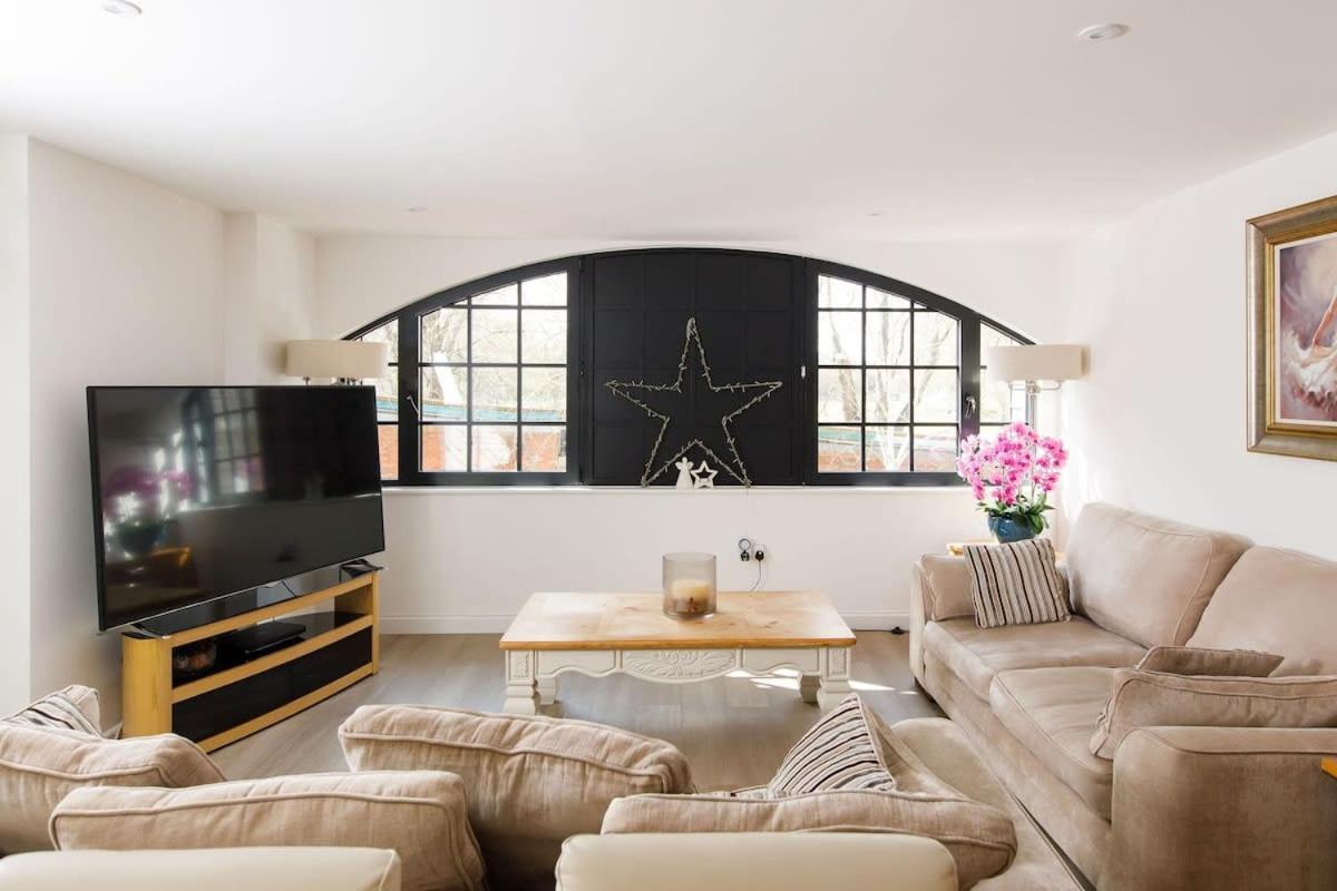 Stylish City Centre Apartment With Sauna Chichester Eksteriør bilde