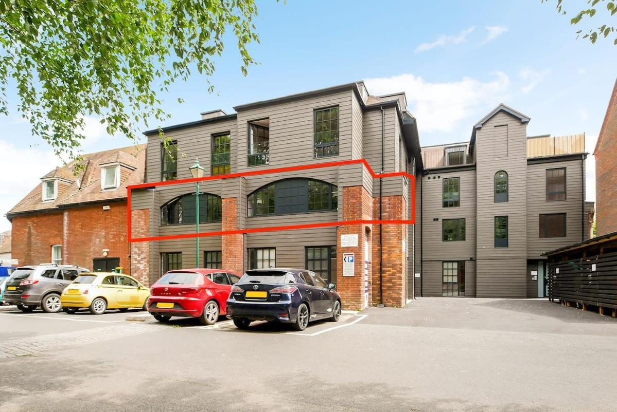 Stylish City Centre Apartment With Sauna Chichester Eksteriør bilde