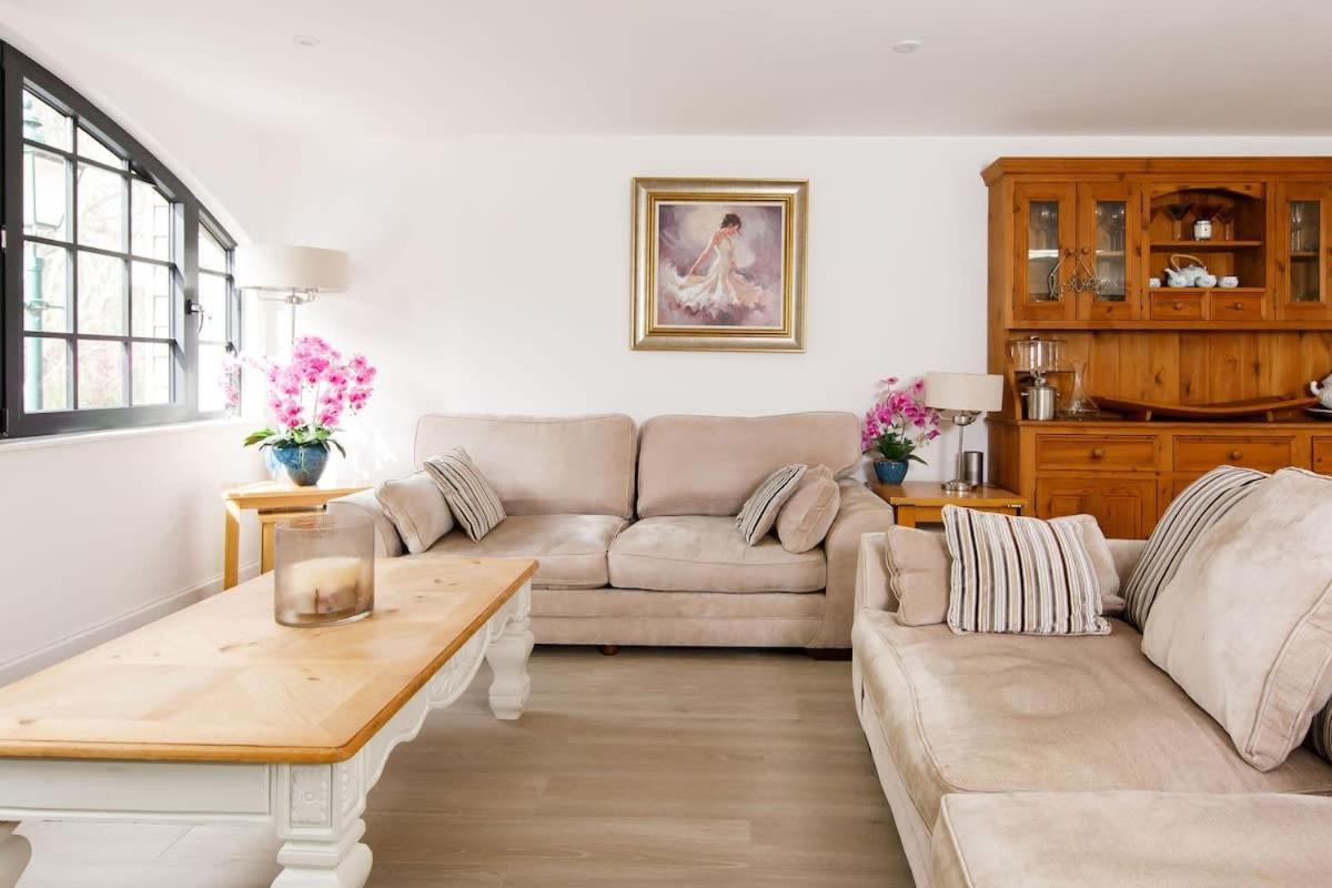 Stylish City Centre Apartment With Sauna Chichester Eksteriør bilde